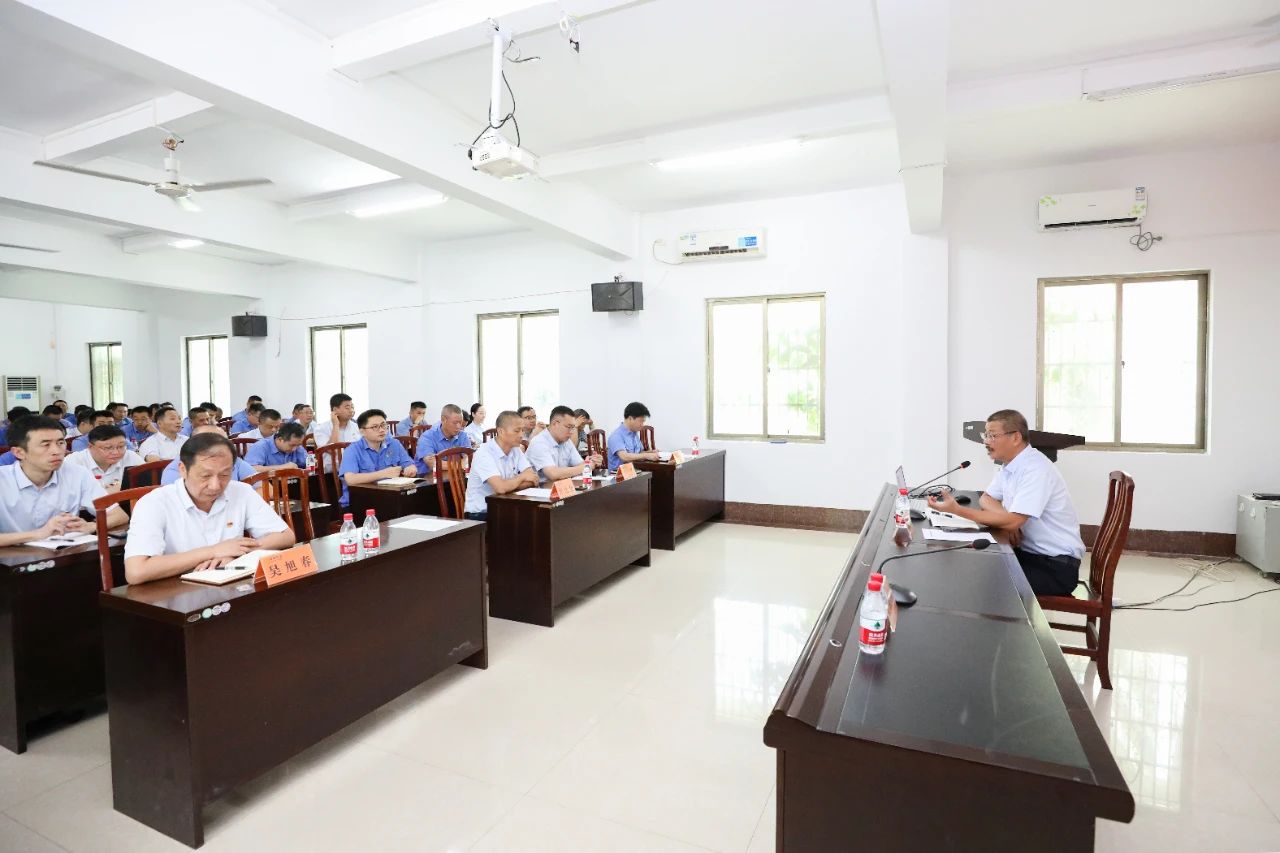 1718935612604225.jpg 劉明東講授黨紀(jì)學(xué)習(xí)教育專題黨課1.jpg